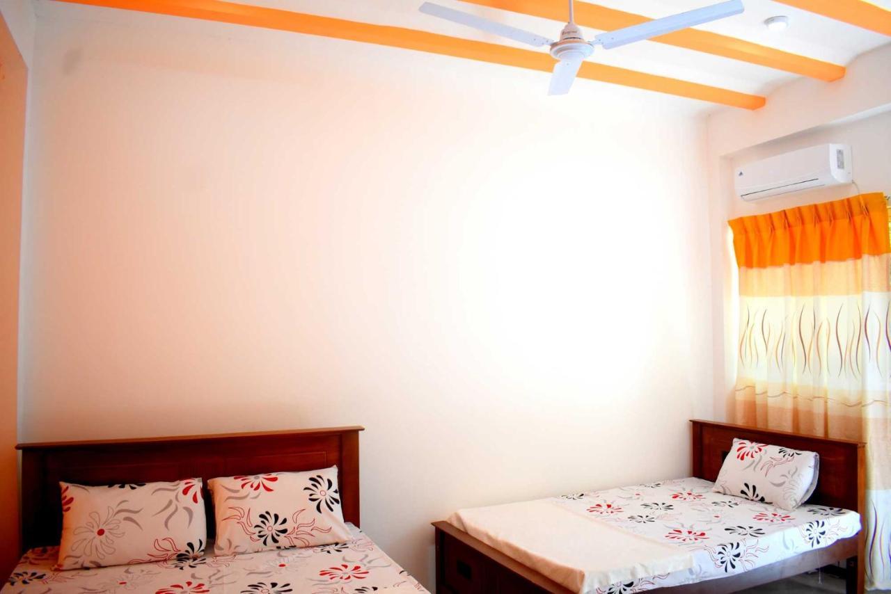 Sri Mayura Holiday Resort 카타라가마 외부 사진