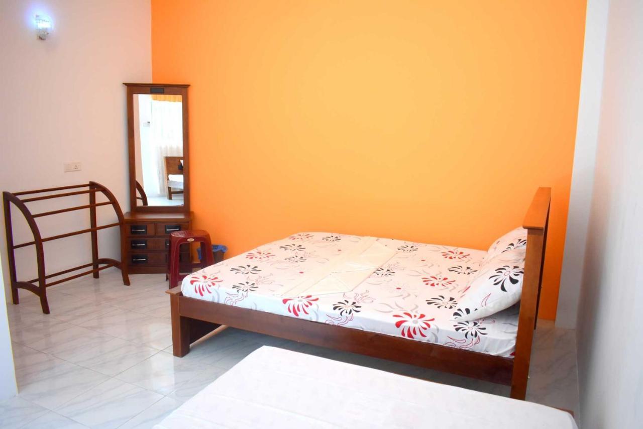 Sri Mayura Holiday Resort 카타라가마 외부 사진