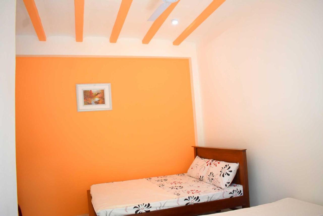 Sri Mayura Holiday Resort 카타라가마 외부 사진