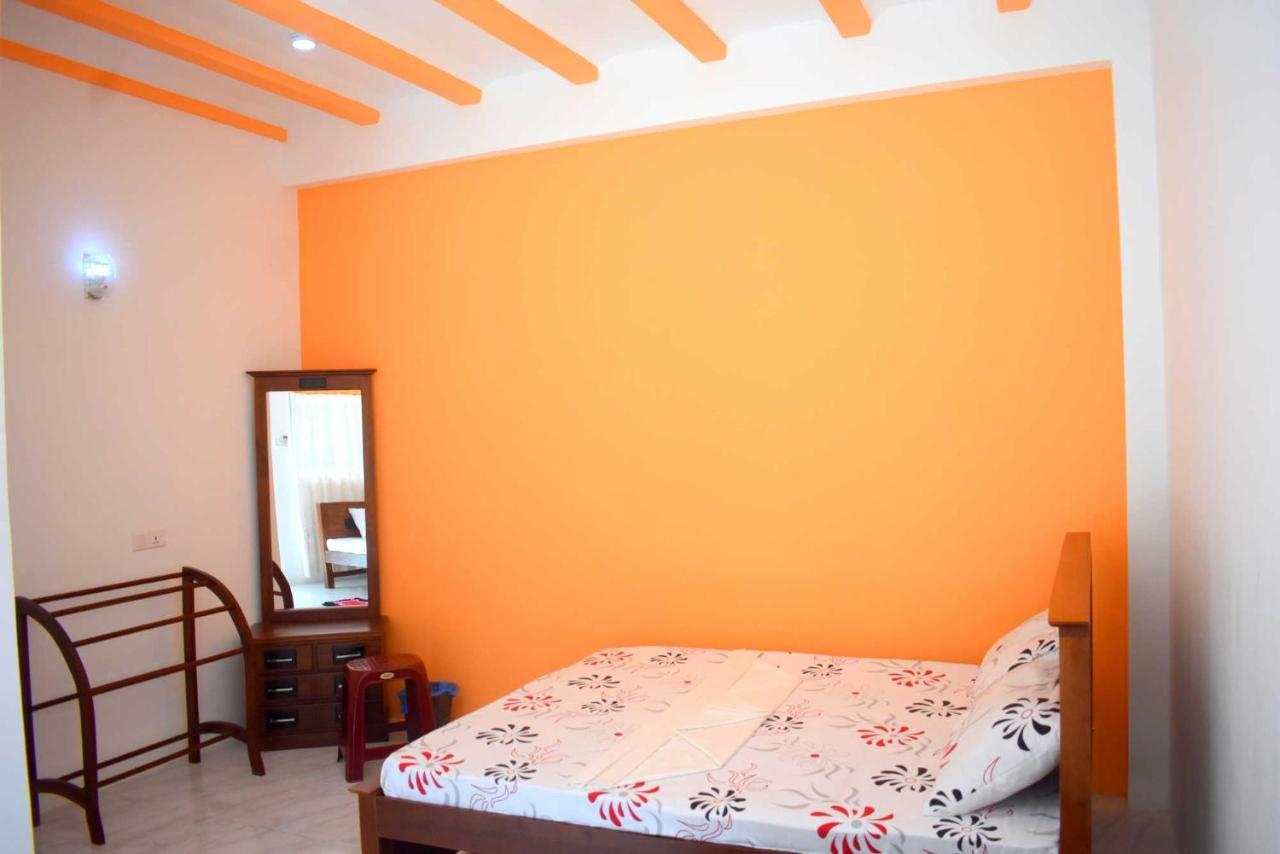 Sri Mayura Holiday Resort 카타라가마 외부 사진
