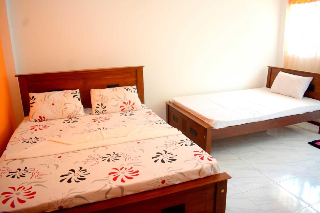 Sri Mayura Holiday Resort 카타라가마 외부 사진