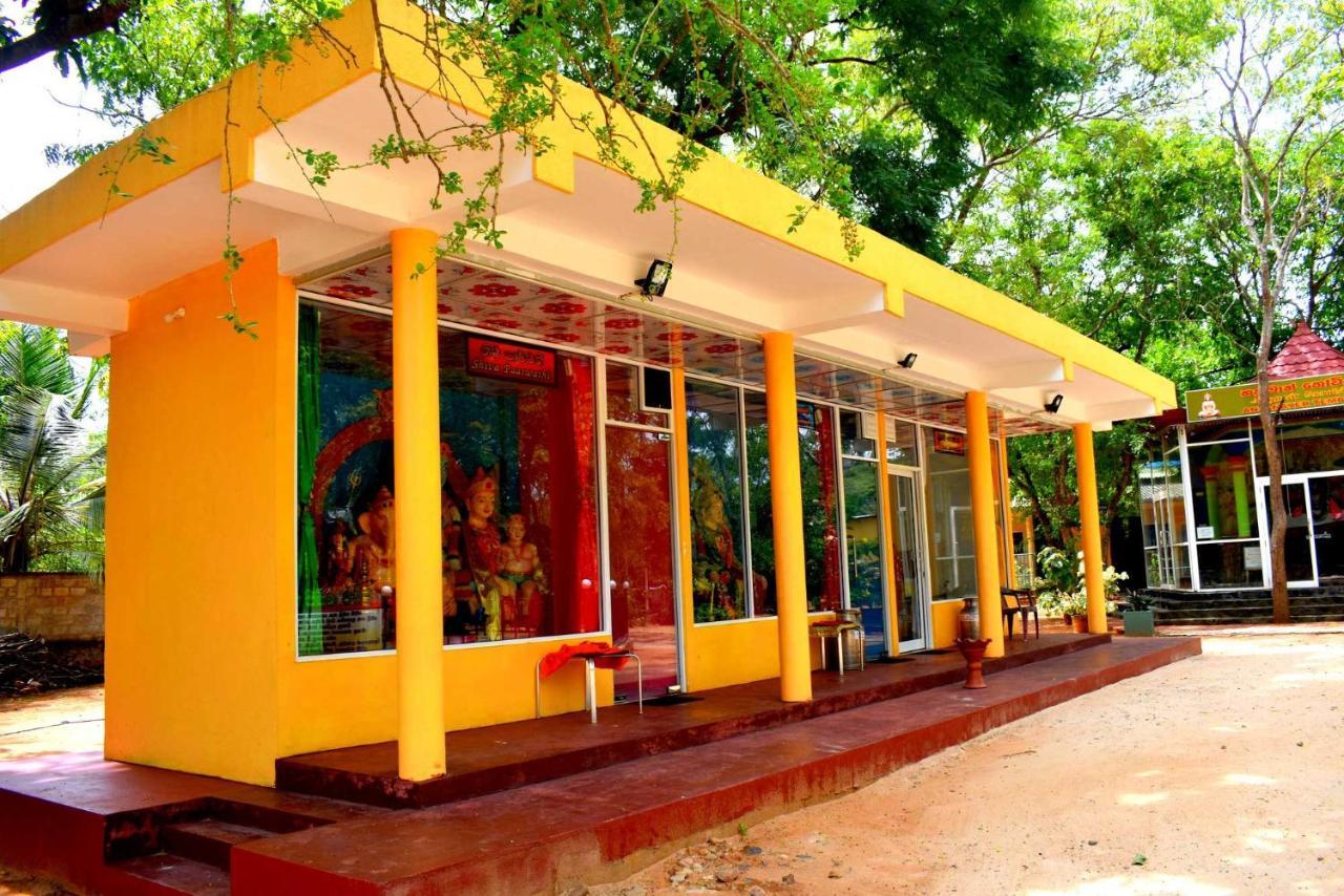 Sri Mayura Holiday Resort 카타라가마 외부 사진